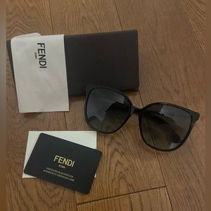 AUTHENTIC FENDI Tortoiseshell Cat Eye Sunglasses with glasses case